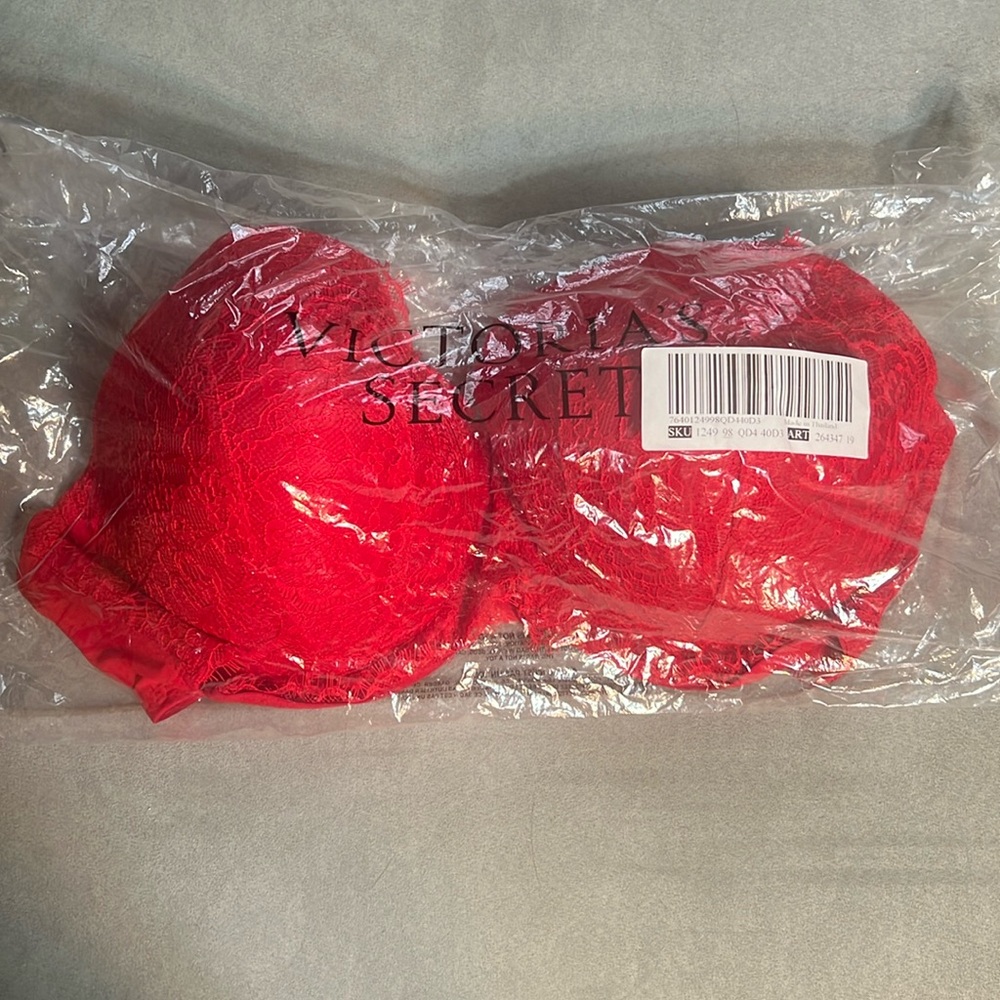 NWT 40DDD red Victoria secret bra